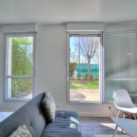 Grand Studio Avec Jardin Et Parking - Paris Orly Apartment